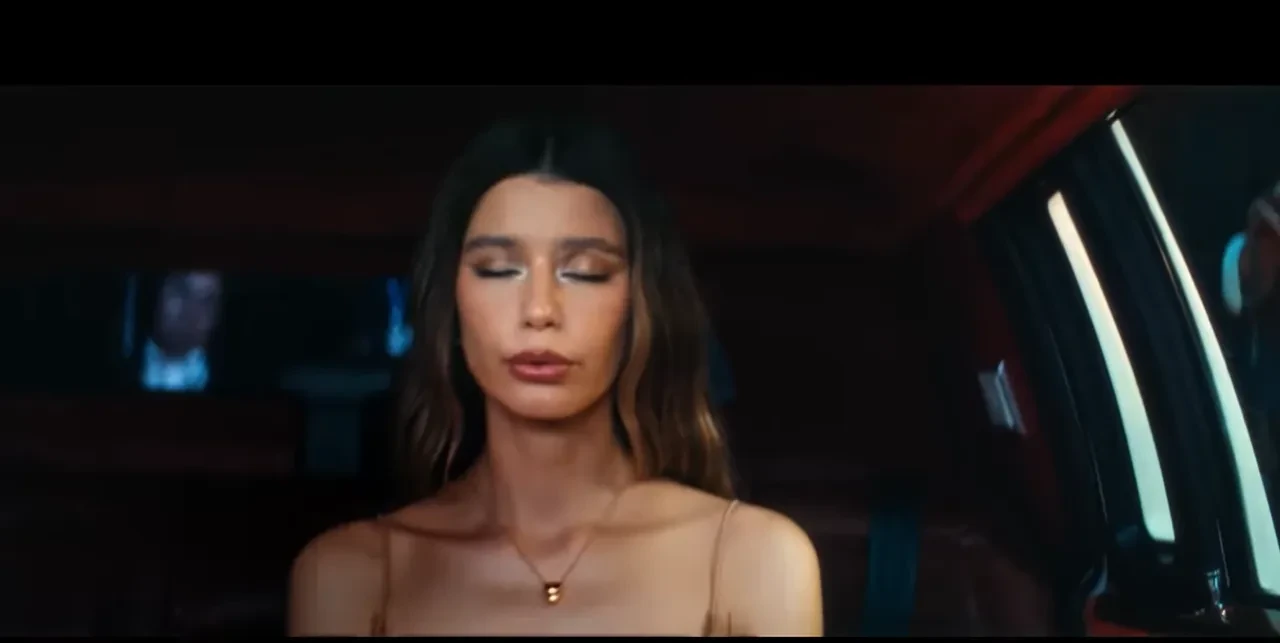 Beren Saat'in İngilizce şarkısı yayınlandı! Sosyal medya ikiye bölündü 