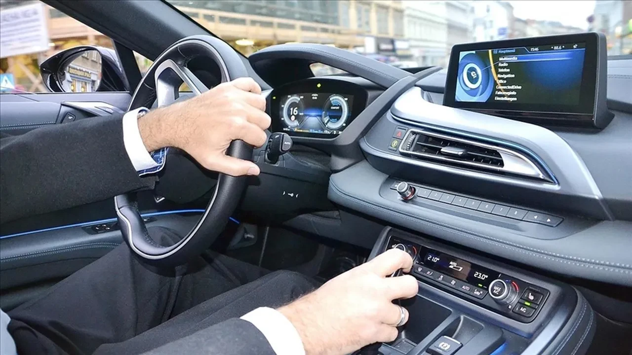 BMW yüz binlerce aracını geri çağırıyor! Marş sistemi için kritik uyarı