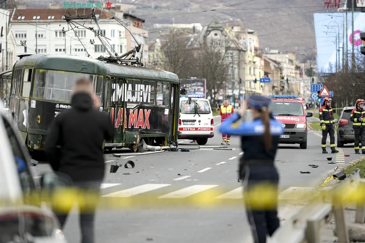 Bosna Hersek'in kalbi Saraybosna'da facia! Raydan çıkan tramvay yolcuları biçti