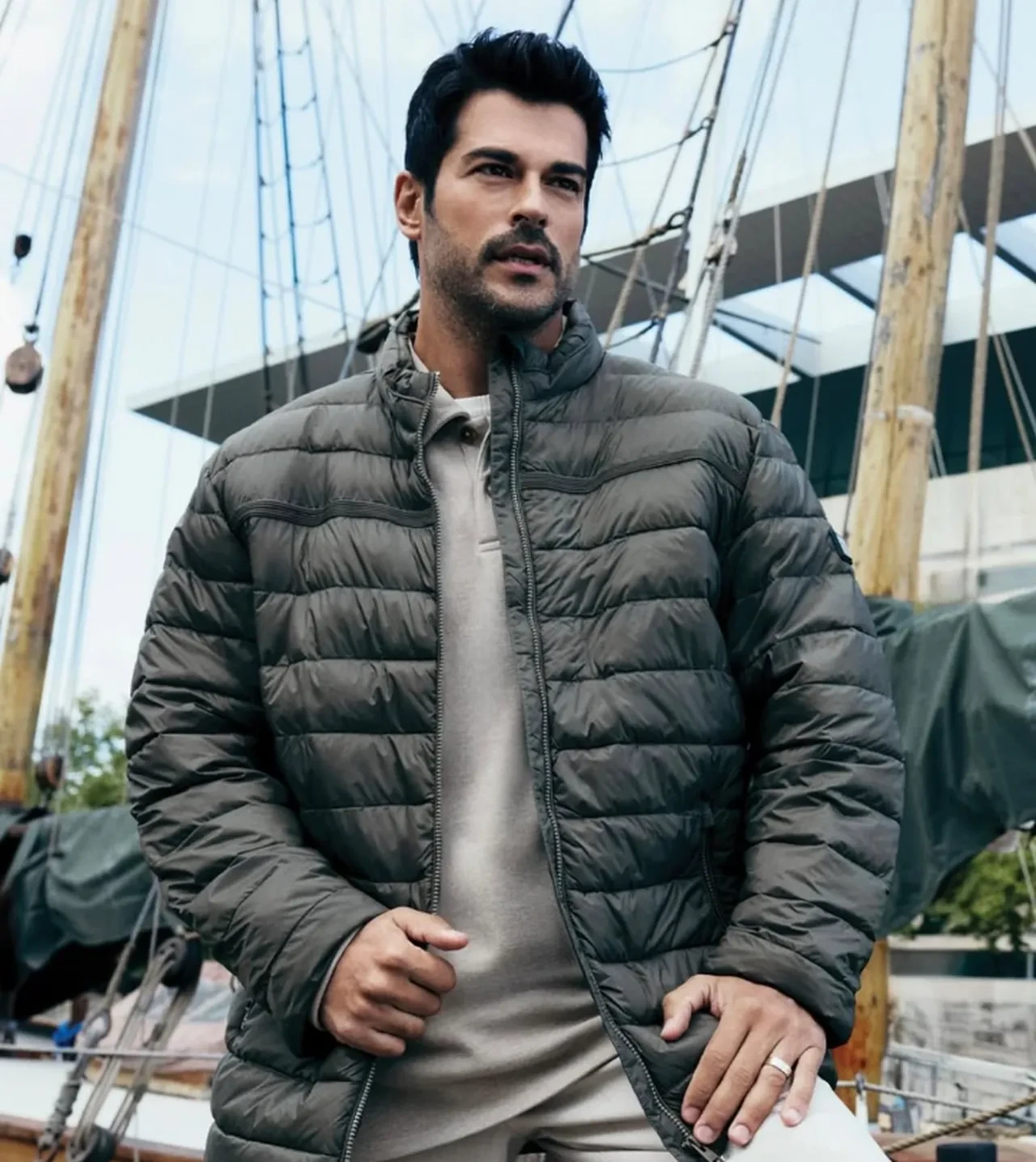 Burak Özçivit şimdi de  Abu Dabi'de malikane satın aldı! Serveti 1 milyar TL'yi aştı 