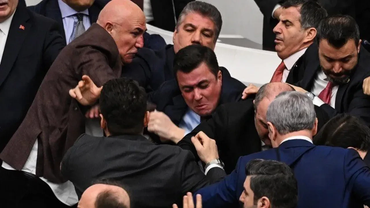 Cumhurbaşkanı Erdoğan'dan CHP'ye kürsü tepkisi! ''Gücünüz yetmez Özgür''