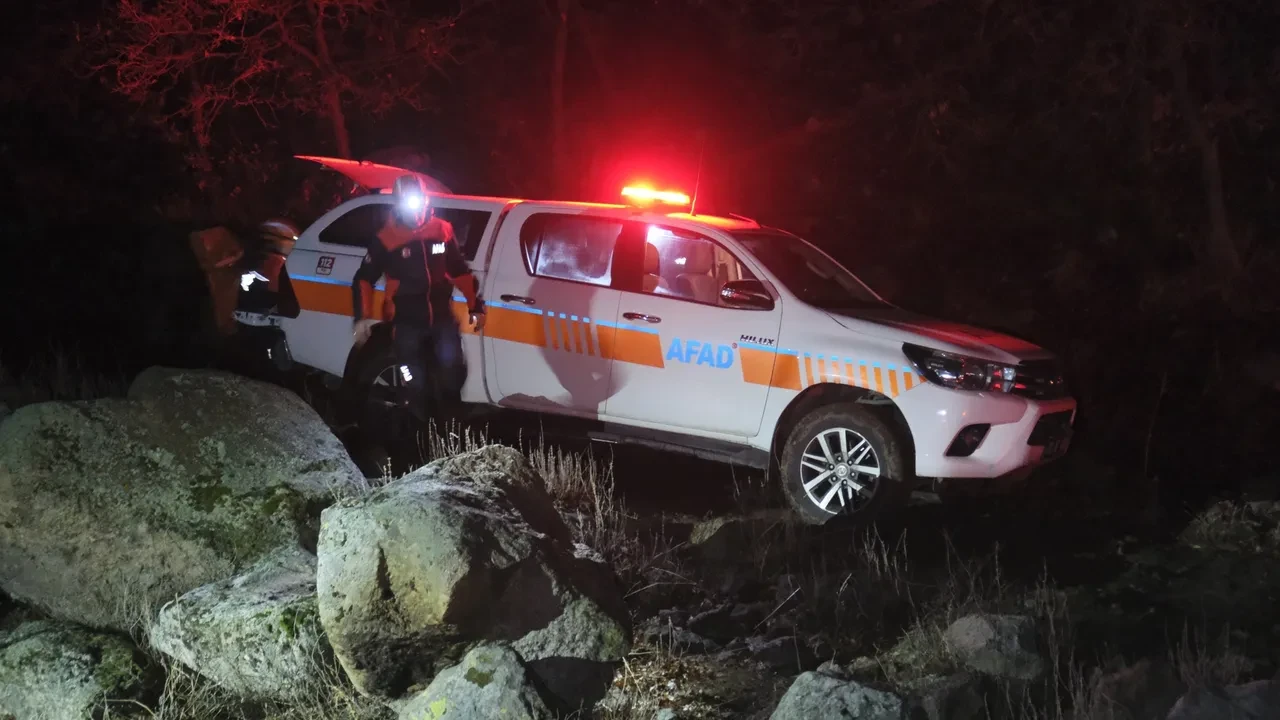 Define bulmak için gittiler, sarnıçta mahsur kaldılar! Ekipler kurtarmak için saatlerce uğraştı