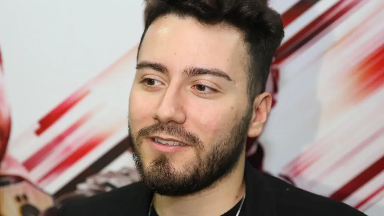 Enes Batur neden gözaltına alındı, tutuklandı mı? Enes Batur hayatı ve kariyeri