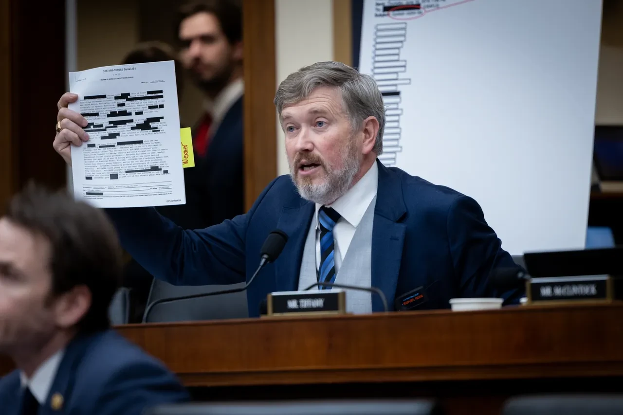 Epstein oturumunda tansiyon zirvede: Adalet Bakanı Pam Bondi mağdurlardan özür dilemeyi reddetti, demokratları hedef aldı