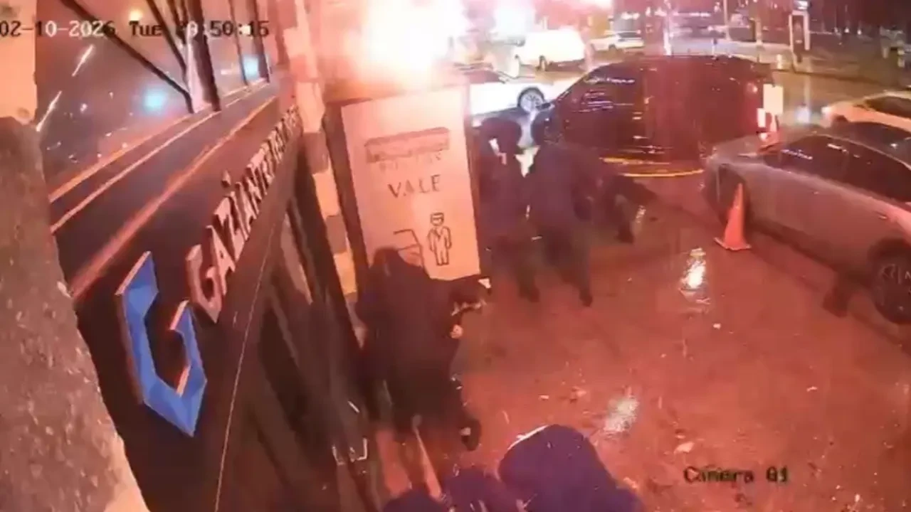 Gaziantep'te bir restoranda hesap tartışması sonrası mermiler patladı! O anlar kamerada