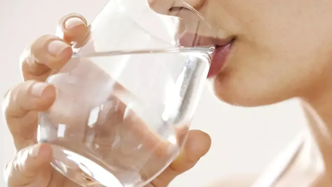 İftarda peş peşe su içenler dikkat! Uzman isim uyardı