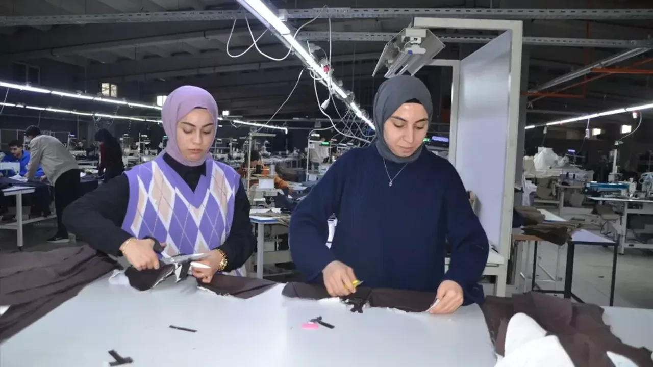 İşçi olarak başladı, fabrikatör oldu! Günde 1.300 tane birden üretiyor, 11 ülkeye gönderiyor
