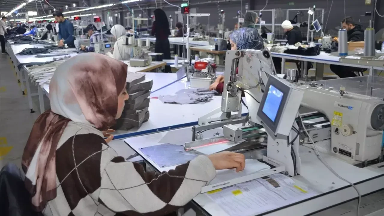 İşçi olarak başladı, fabrikatör oldu! Günde 1.300 tane birden üretiyor, 11 ülkeye gönderiyor