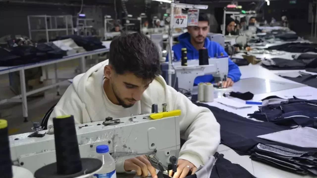 İşçi olarak başladı, fabrikatör oldu! Günde 1.300 tane birden üretiyor, 11 ülkeye gönderiyor