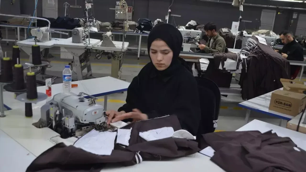 İşçi olarak başladı, fabrikatör oldu! Günde 1.300 tane birden üretiyor, 11 ülkeye gönderiyor