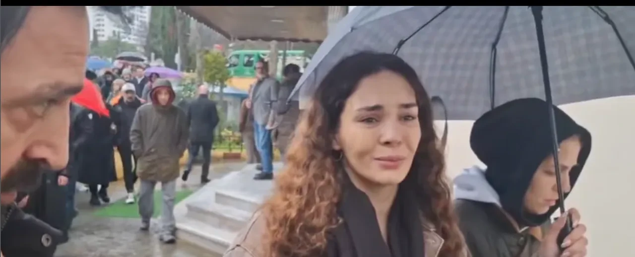 Kanbolat Görkem Arslan son yolculuğuna uğurlandı! Poyraz Karayel oyuncuları gözyaşlarına boğuldu 