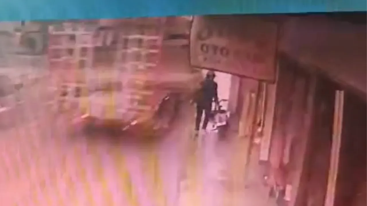 Lise öğrencisi ölümden döndü! Yürekleri ağza getiren kaza kamerada