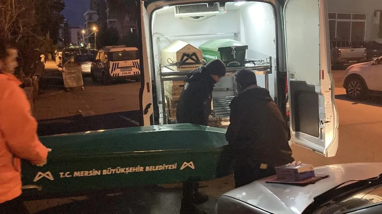 Mersin'de sırlarla dolu olay! Polis kavga ihbarına gitti banyoda cesetle karşılaştı