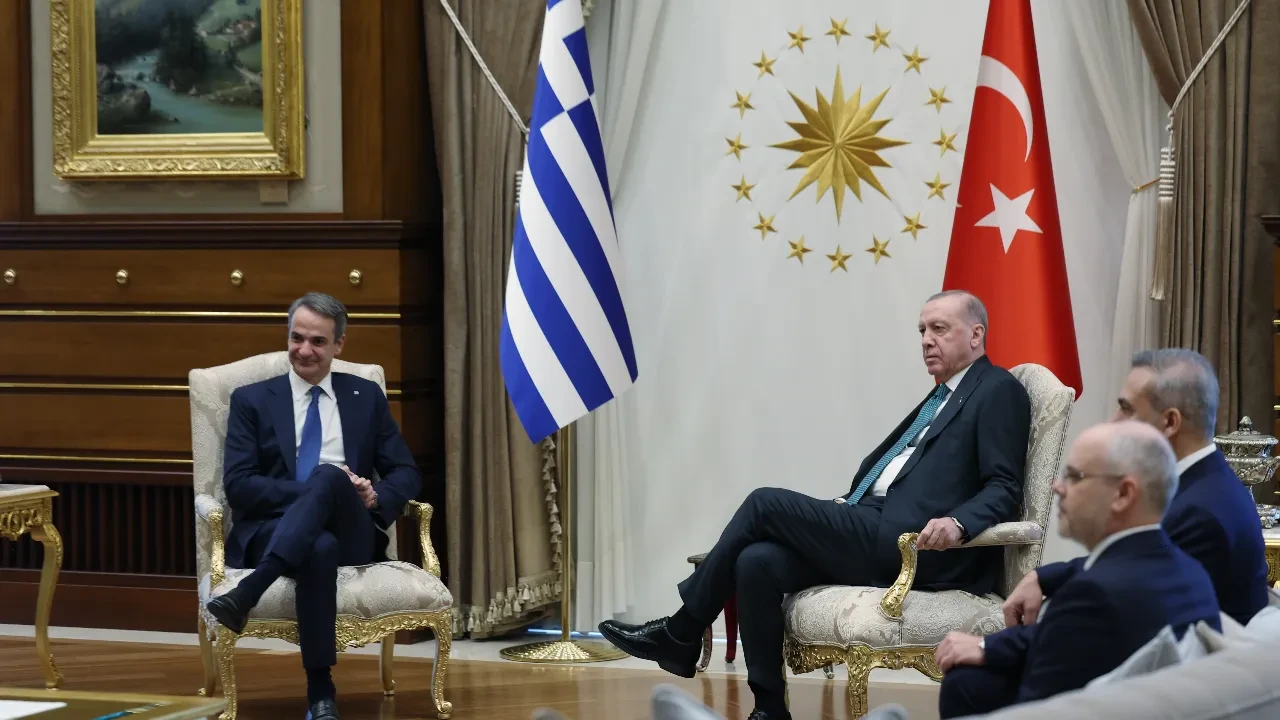 Miçotakis, Külliye'deki bu anlarıyla dalga konusu oldu