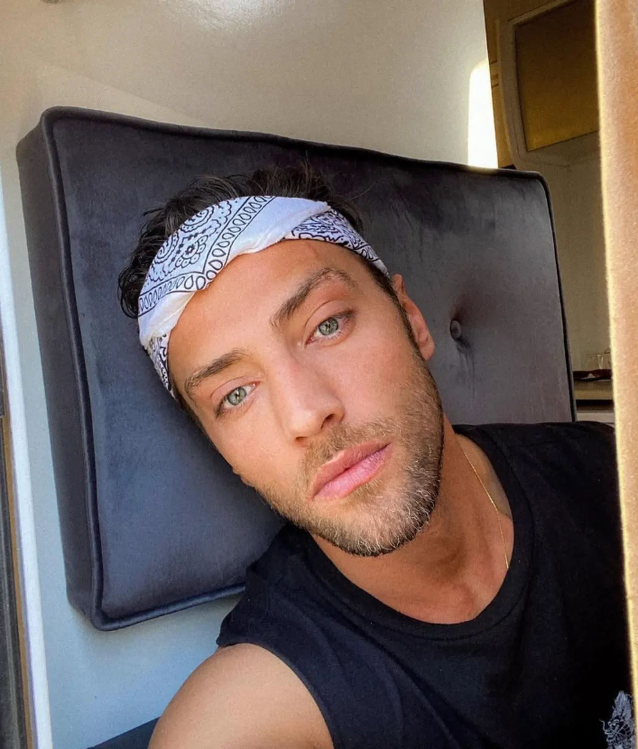 Oyuncu Ceyhun Mengiroğlu hakkında "Piyasayı dolandırıp kaçtı" iddiası! Hakkında yakalama kararı çıkarıldı 