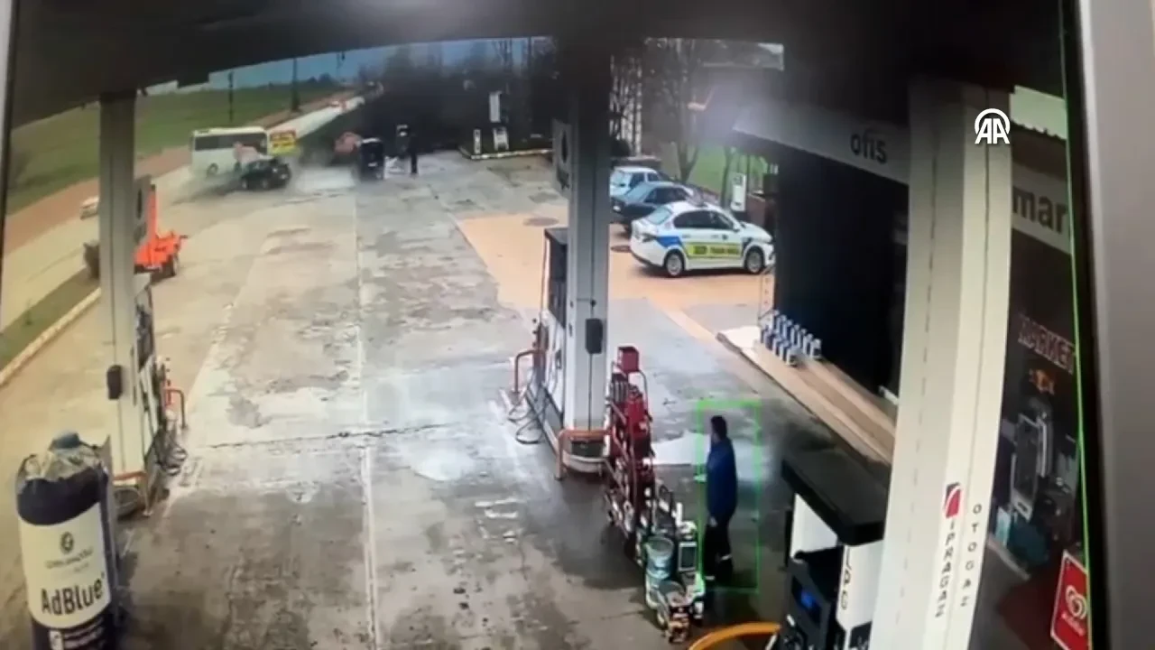 Tokat'ta 22 kişinin yaralandığı kaza kamerada! 