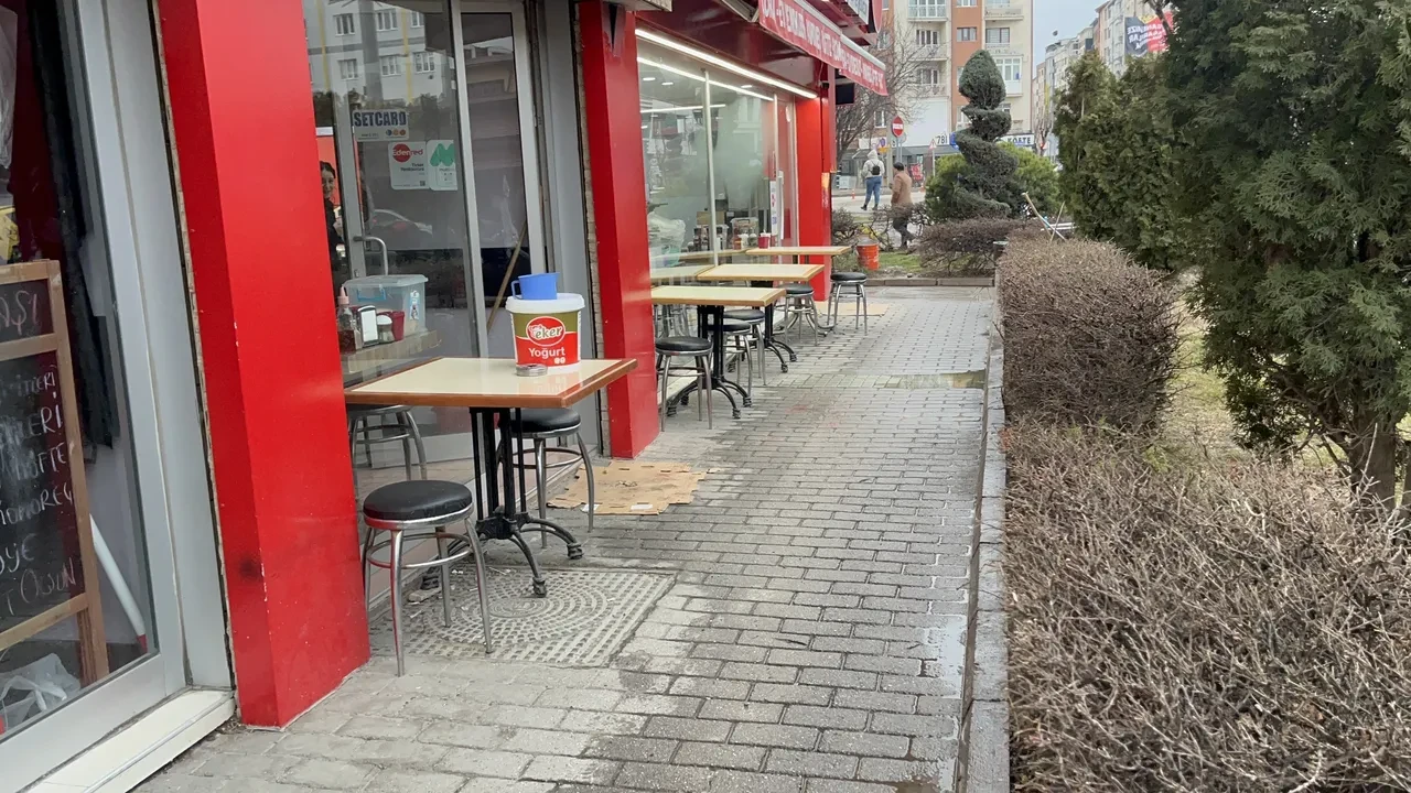 Yan bakma kavgasında kan döküldü! Bıçaklanarak yaralandılar