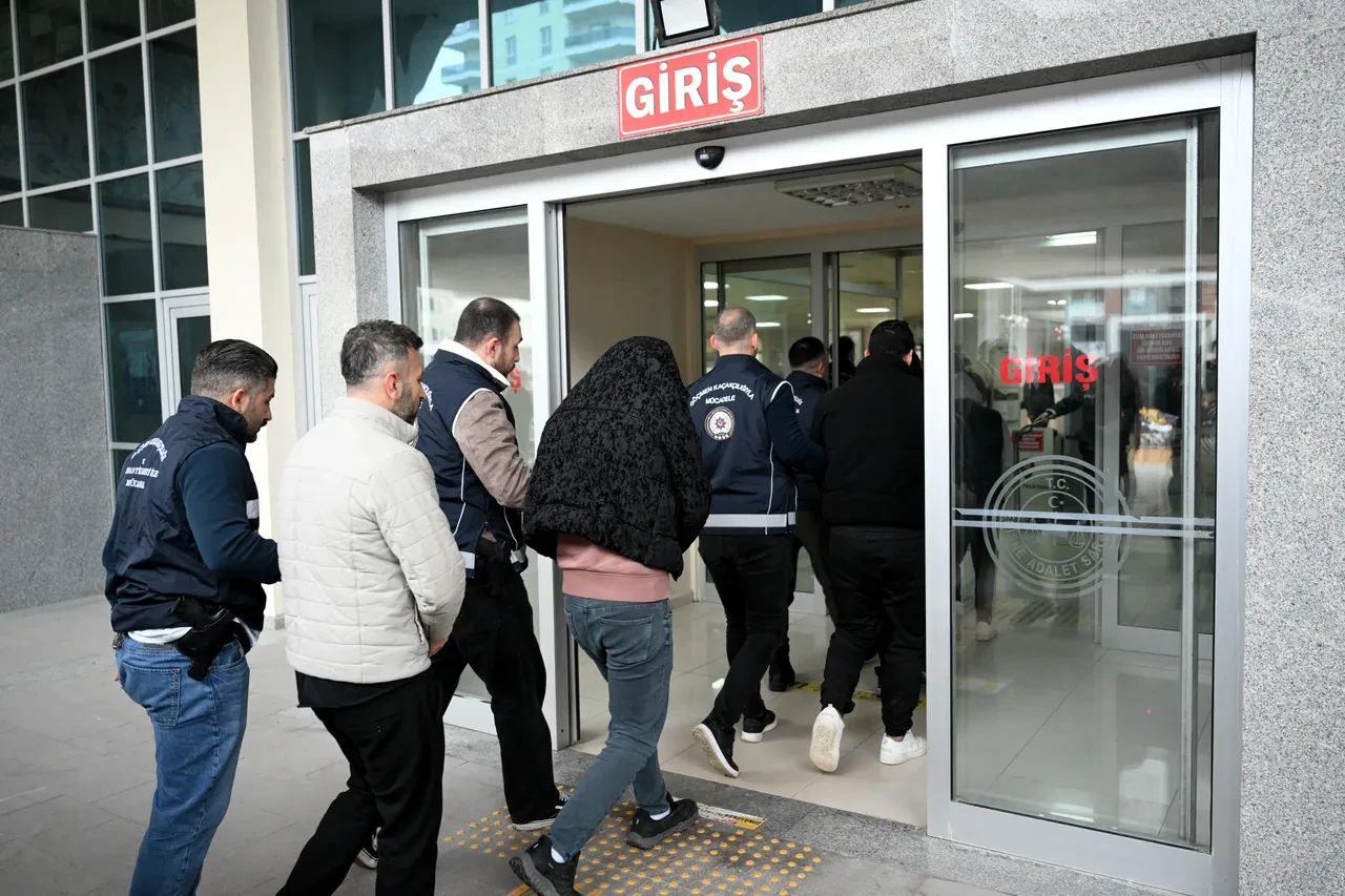 "Casperlar" çetesi yöneticisinin itirafı Edirne’yi karıştırdı! Diplomatik plakalı araçla kaçış operasyonuna 6 tutuklama!