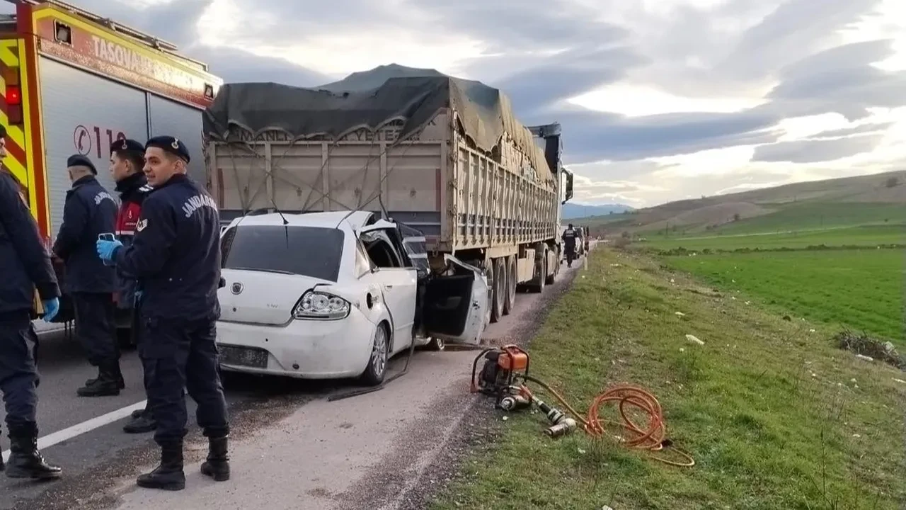 Cenazeye giderken hayatlarını kaybettiler! Amasya'da acı olay