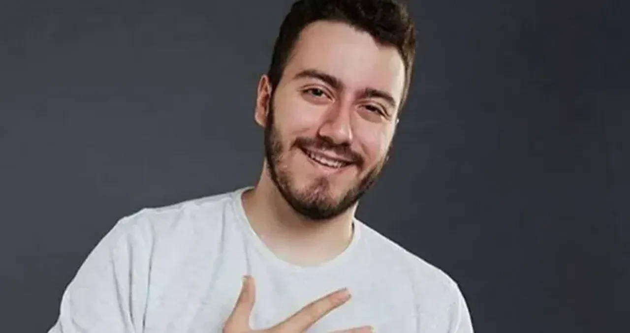 Enes Batur hakkında karar çıktı: Havalimanında gözaltına alınmıştı