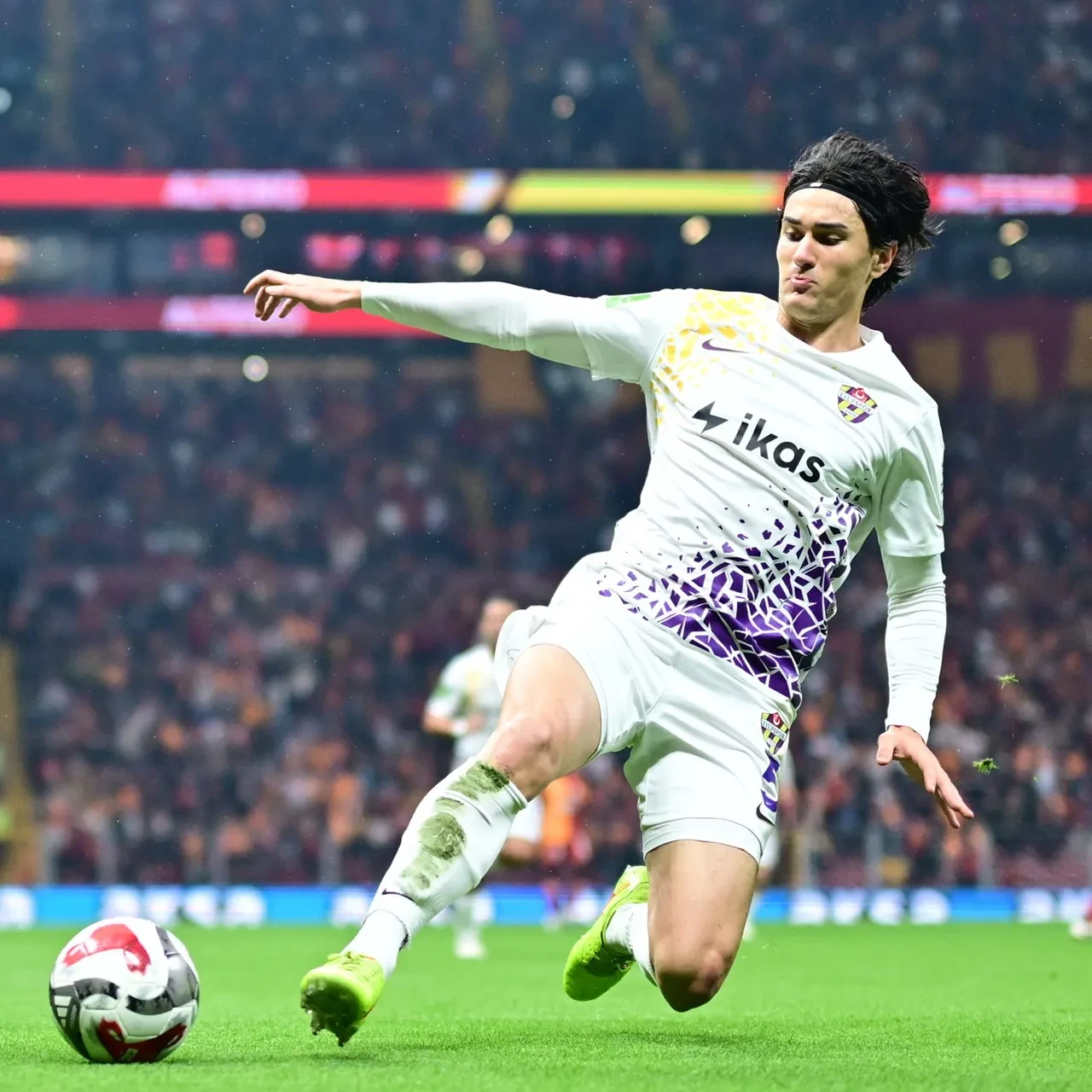 Galatasaray şampiyonluk yolunda Eyüpspor engelini de aştı!