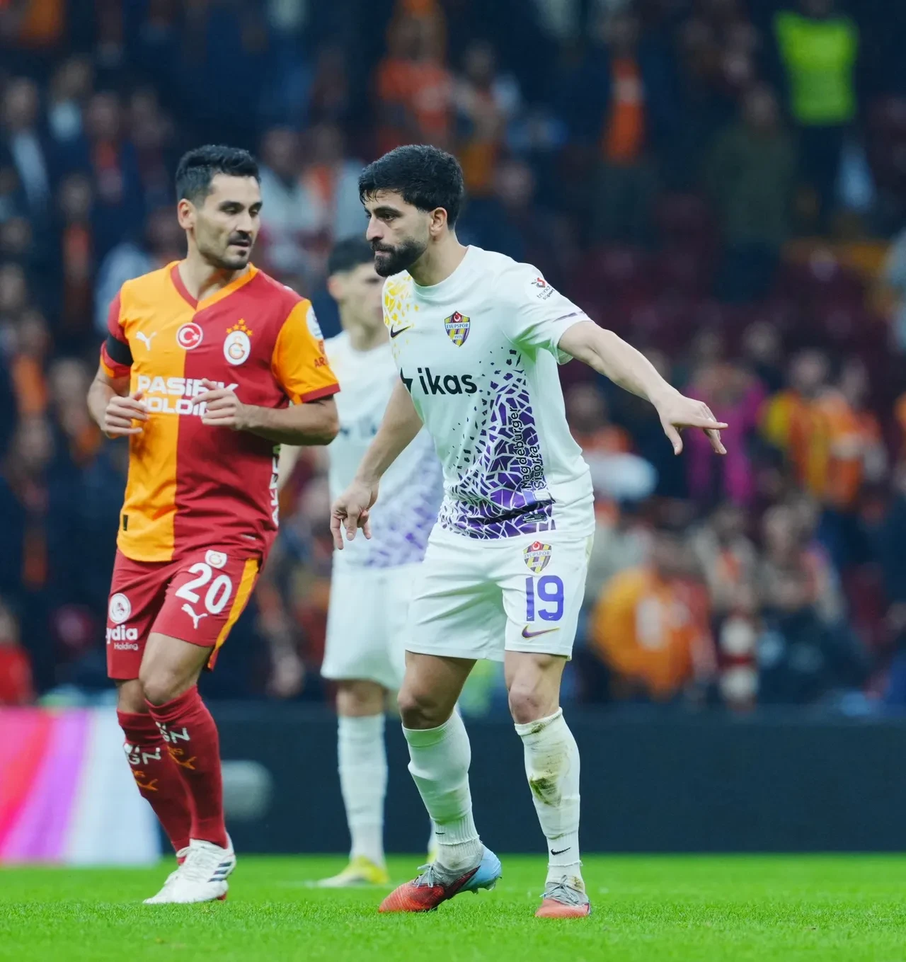 Galatasaray şampiyonluk yolunda Eyüpspor engelini de aştı!