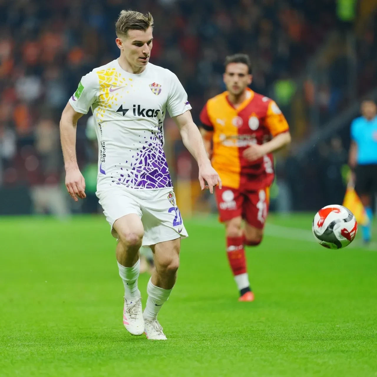 Galatasaray şampiyonluk yolunda Eyüpspor engelini de aştı!