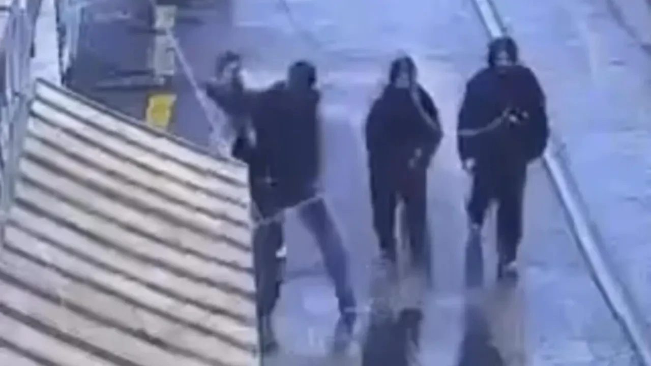 Genç kızı okul yolunda tanımadığı kişi bıçakladı: 'Birini bıçaklamam lazım dedim'