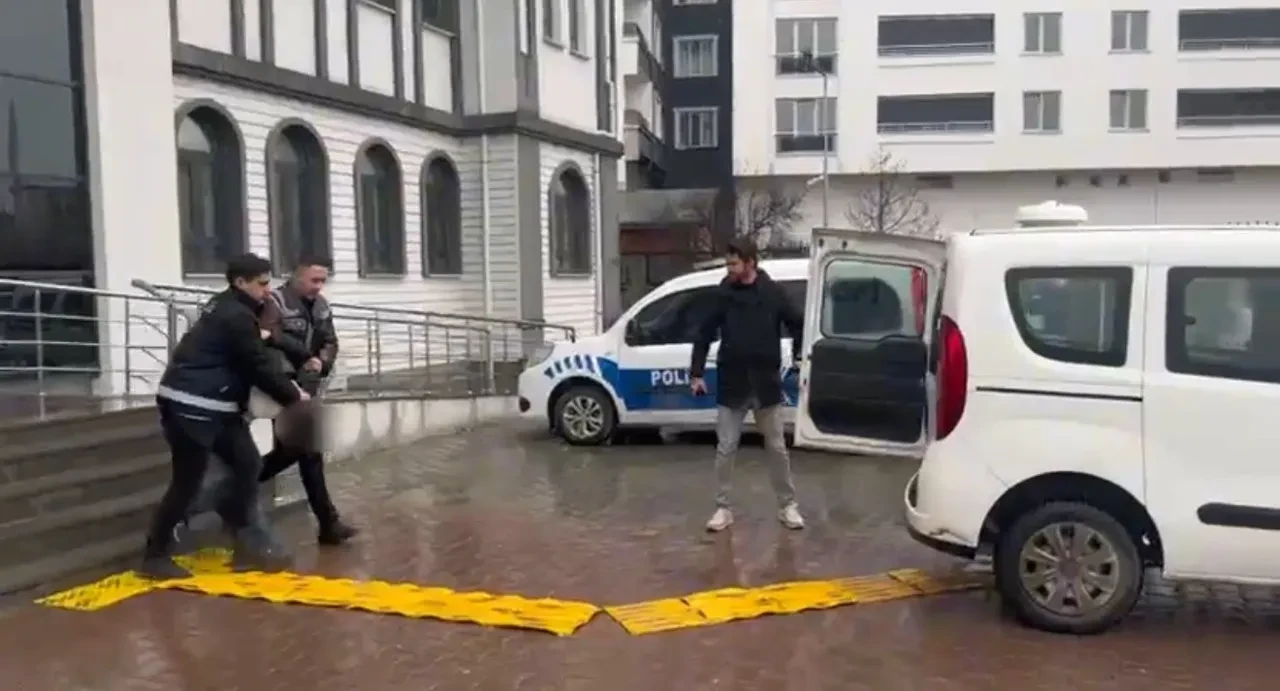 Genç kızı okul yolunda tanımadığı kişi bıçakladı: 'Birini bıçaklamam lazım dedim'