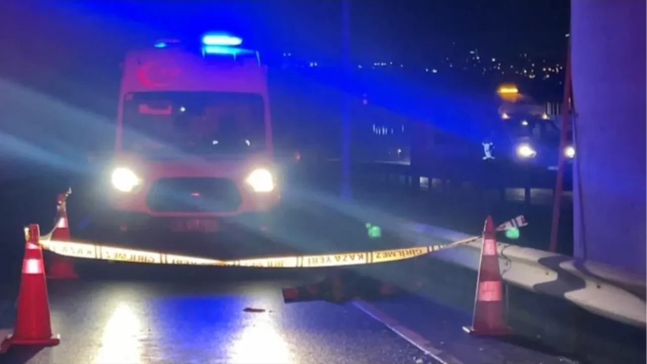 Küçükçekmece D-100’de gece yarısı dehşeti! Motosiklet sürücüsü ve arkadaşı öldü