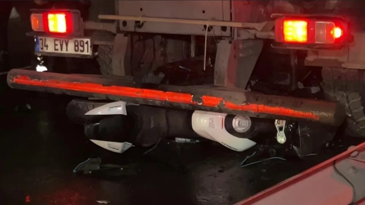 Küçükçekmece D-100’de gece yarısı dehşeti! Motosiklet sürücüsü ve arkadaşı öldü