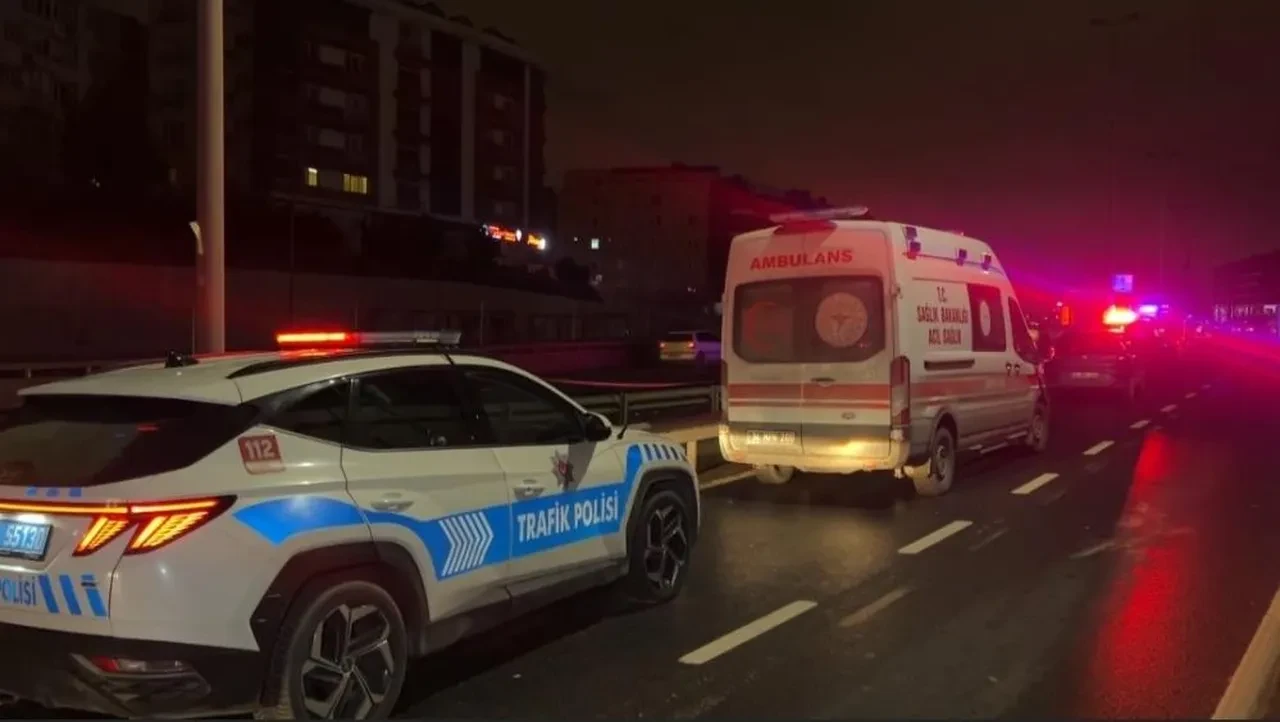 Küçükçekmece D-100’de gece yarısı dehşeti! Motosiklet sürücüsü ve arkadaşı öldü