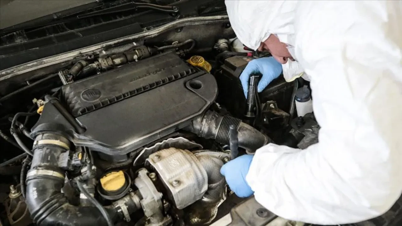 Motoru ısıtmak için aracı rölantide bekletenler dikkat! Bu alışkanlık motor ömrünü uzatmıyor, aksine pistonları sessizce aşındırıyor