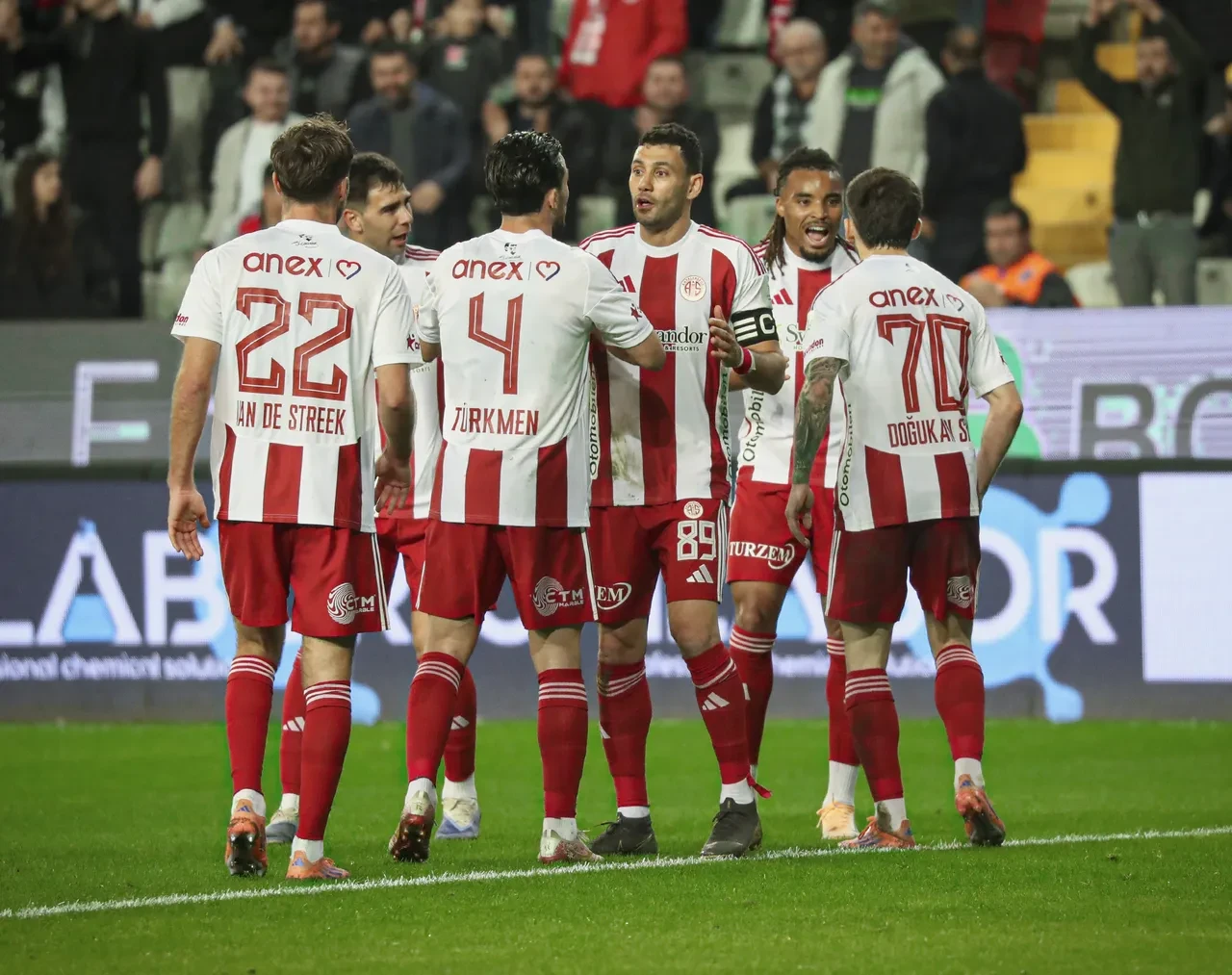 Samsunspor Akdeniz'de kayıp: Antalyaspor'dan altın değerinde 3 puan!