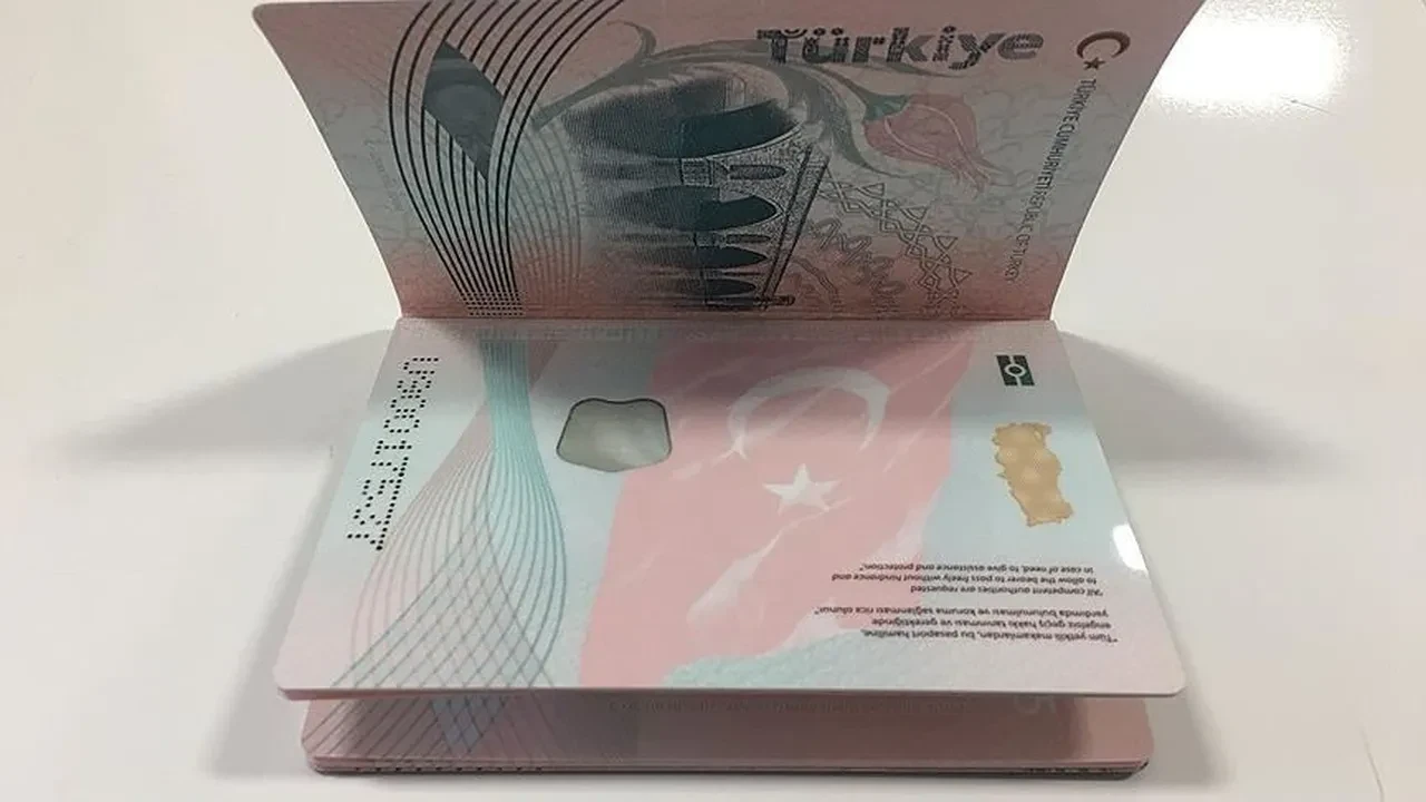 Yurt dışına çıkmak isteyen vatandaşları avladılar: Vize vurguncuları yakalandı