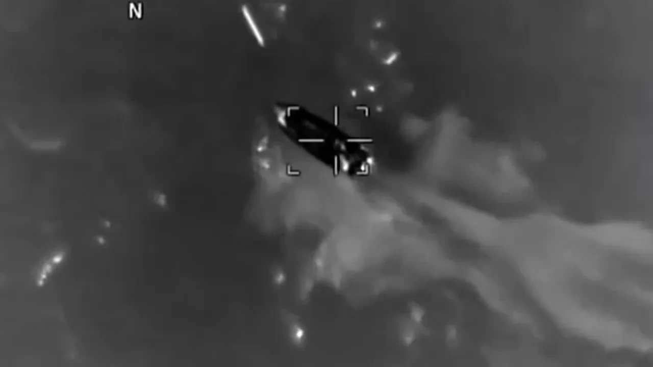 ABD Karayipler'de uyuşturucu yüklü tekneyi vurdu