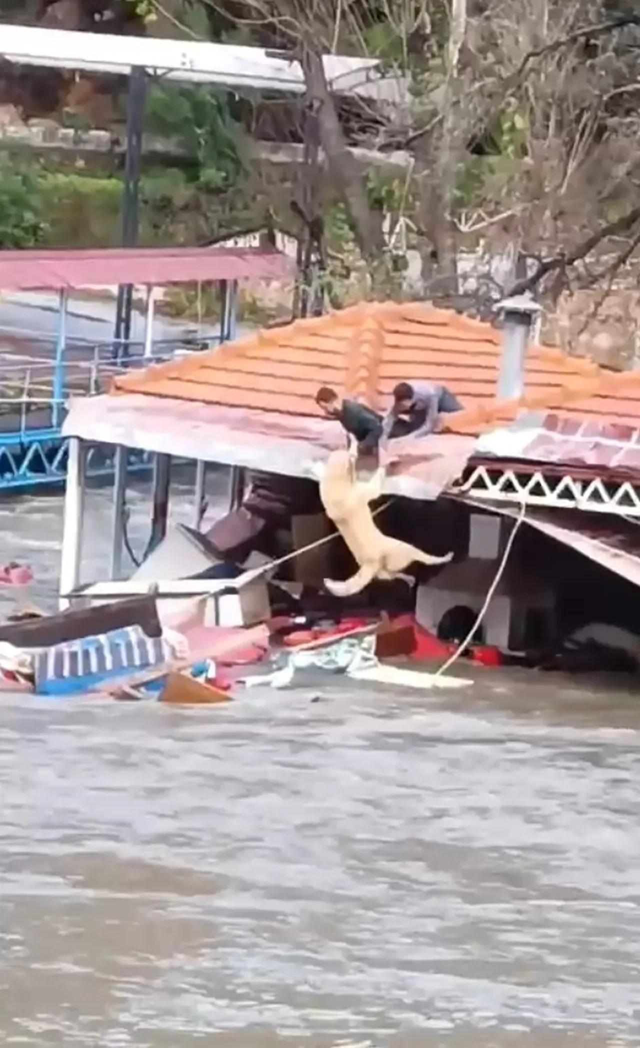 Antalya’da sel felaketi! Anonslar yapıldı, evler boşaltıldı: Her yer sular altında kaldı