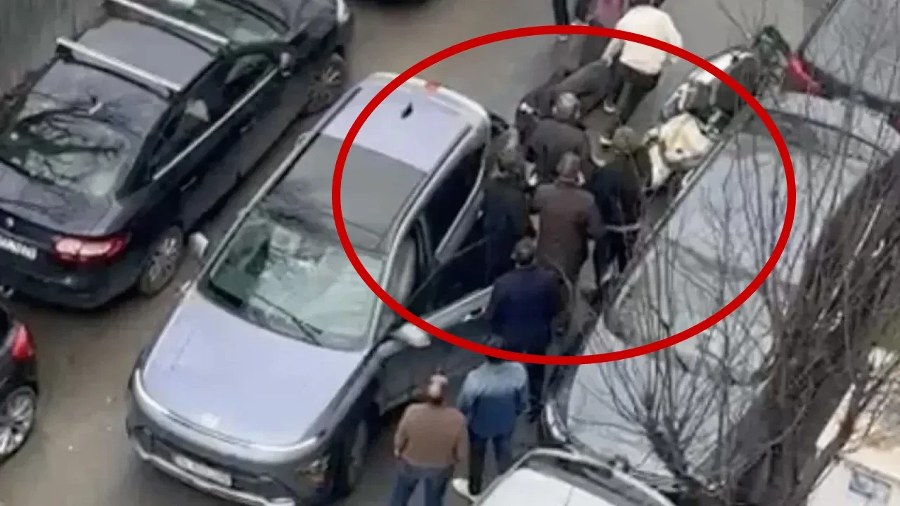 Beşiktaş'ta dehşet anları! Tartıştığı sürücüyü öldürdü: Yakınları saldırganı döve döve bayılttı 