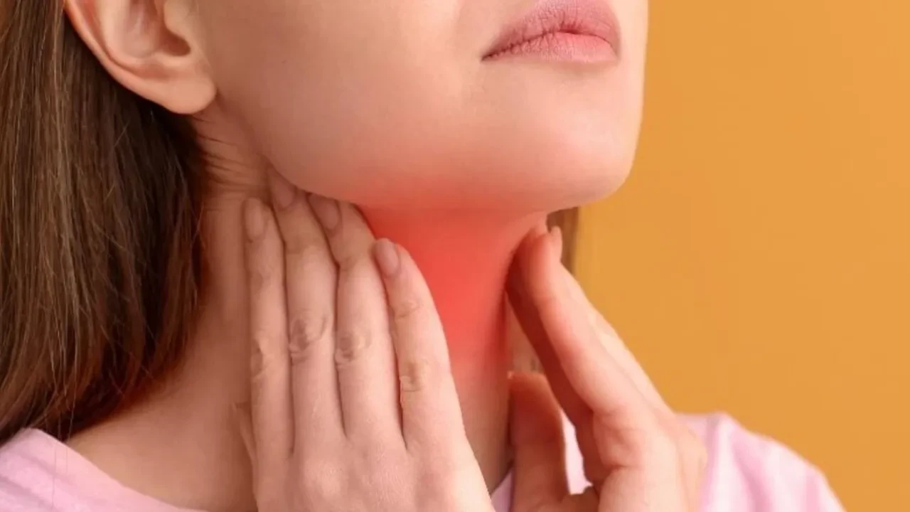 Boğazınızda o ilk gıcıklığı hissettiğiniz an bunu yapın! Soğuk algınlığını bıçak gibi kesiyor, hemencecik iyileştiriyor