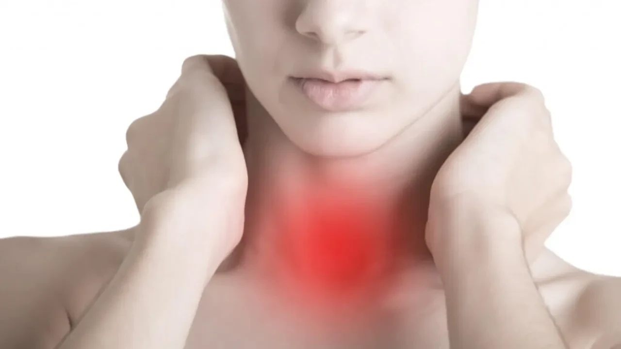 Boğazınızda o ilk gıcıklığı hissettiğiniz an bunu yapın! Soğuk algınlığını bıçak gibi kesiyor, hemencecik iyileştiriyor