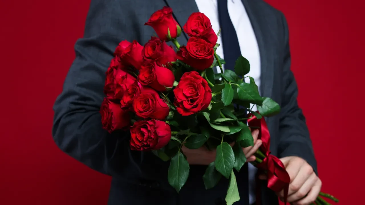 Çiçekçilerde 14 Şubat Sevgililer Günü alarmı: Akşama bırakan yandı! Fiyatları duyunca inanamayacaksınız