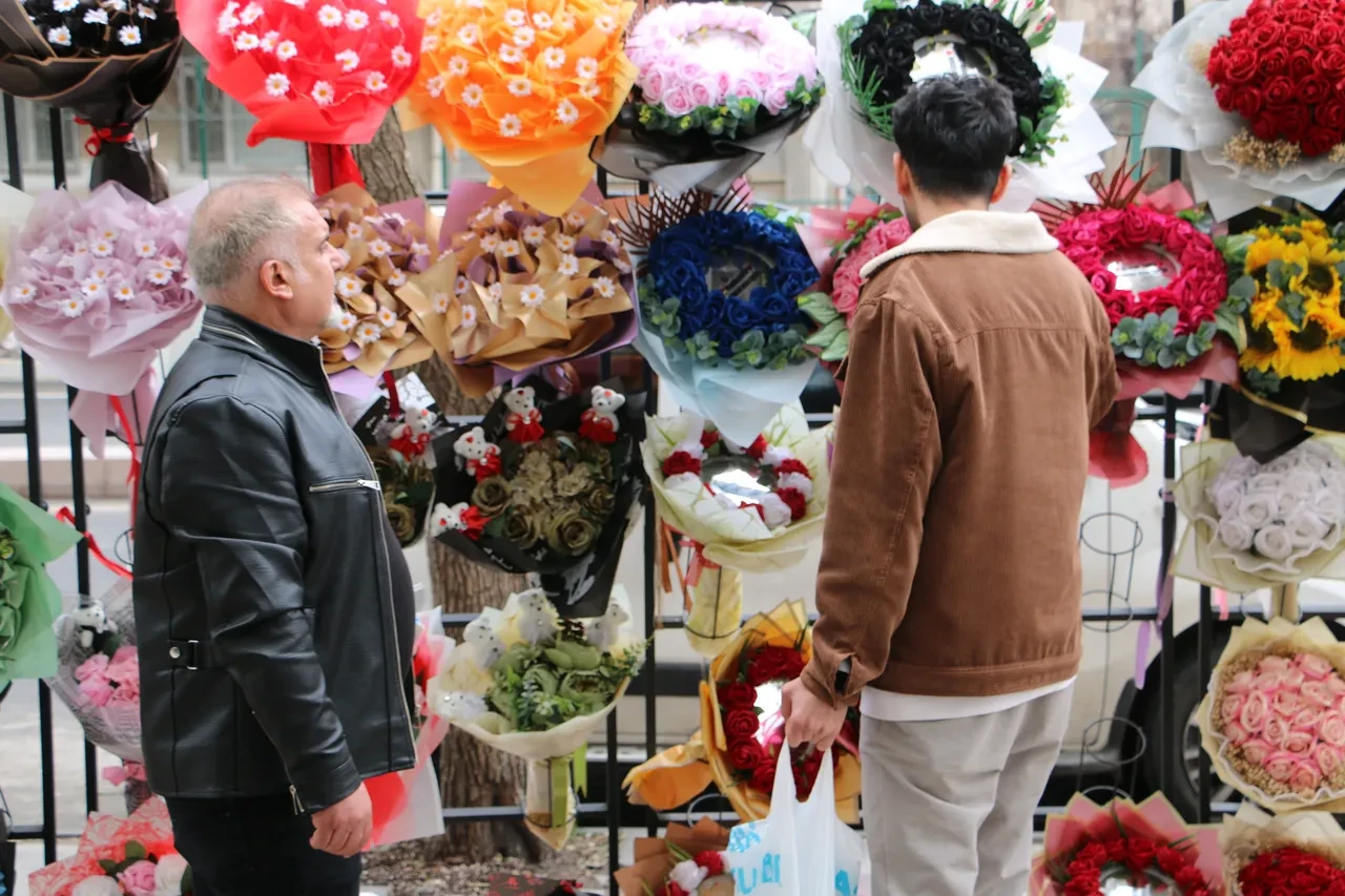 Çiçekçilerde 14 Şubat Sevgililer Günü alarmı: Akşama bırakan yandı! Fiyatları duyunca inanamayacaksınız