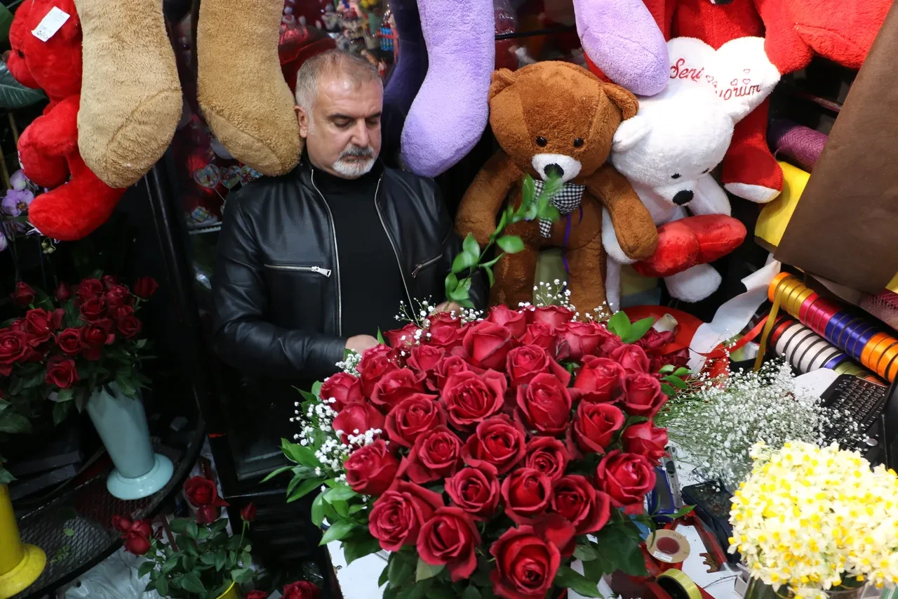 Çiçekçilerde 14 Şubat Sevgililer Günü alarmı: Akşama bırakan yandı! Fiyatları duyunca inanamayacaksınız