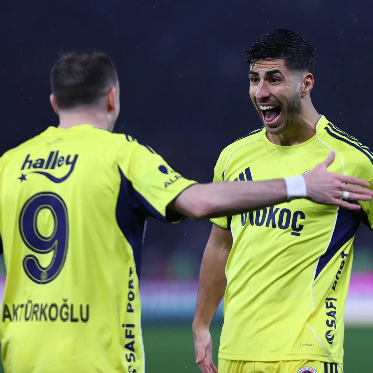 Fenerbahçe'den Trabzonspor'a Sevgililer Günü mesajı: "Birilerinin kalbi kırılmış"