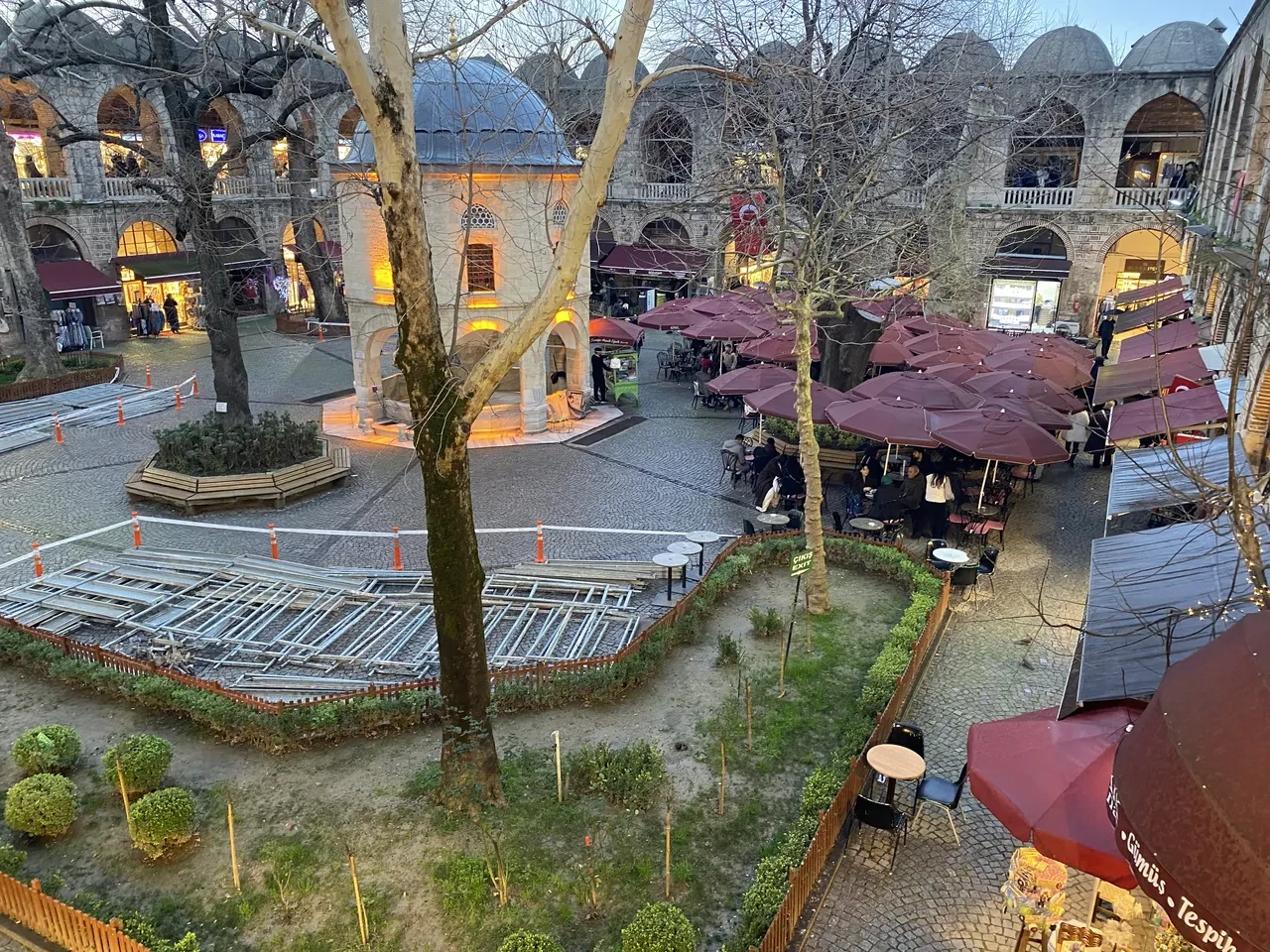 Koza Han’da masa krizinde yeni adım: Mahkeme tahliyeye ‘dur’ kararı verdi