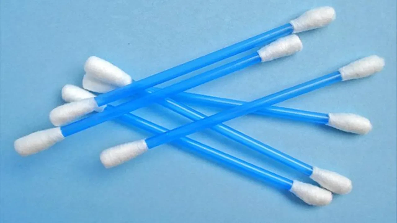 Kulak çubuğu kullananlar dikkat! Temizlediğinizi sanarken kulak zarınıza nasıl bir 'tıkaç' ördüğünüzü bilseniz elinizi sürmezdiniz...