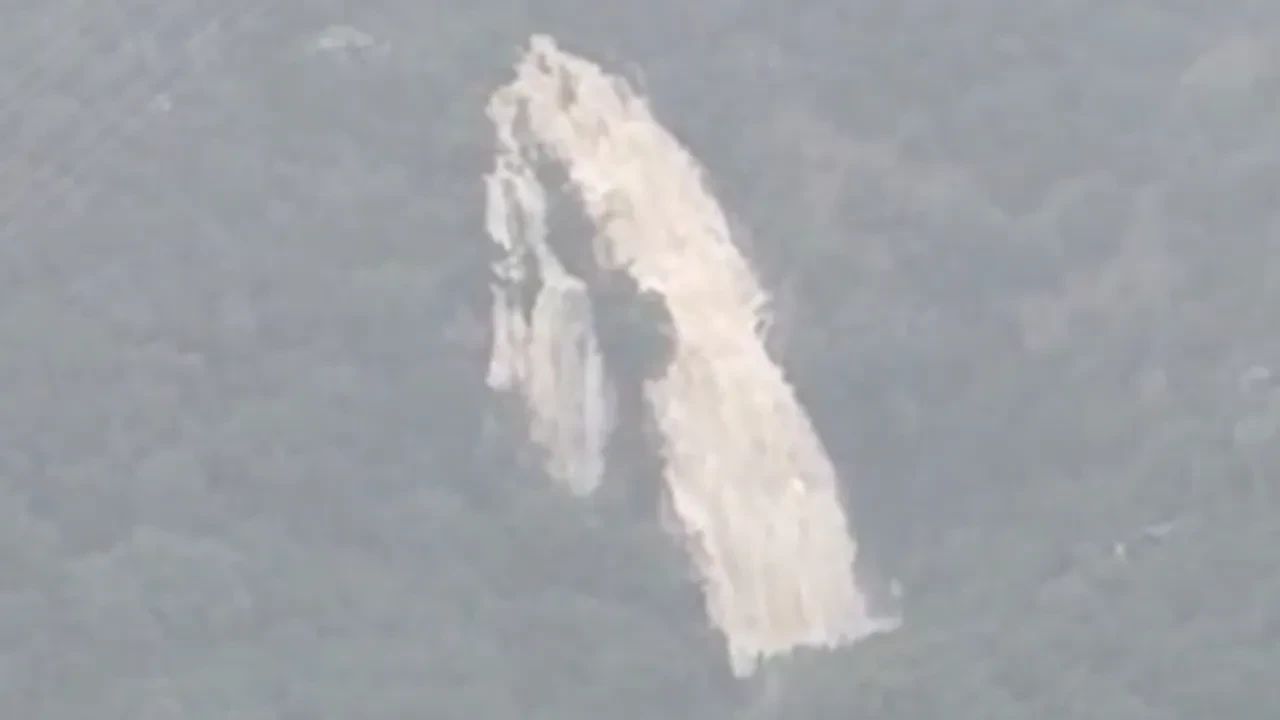 Sağanak yağmurdan sonra şaşırtan görüntü! Dev şelaleler oluştu