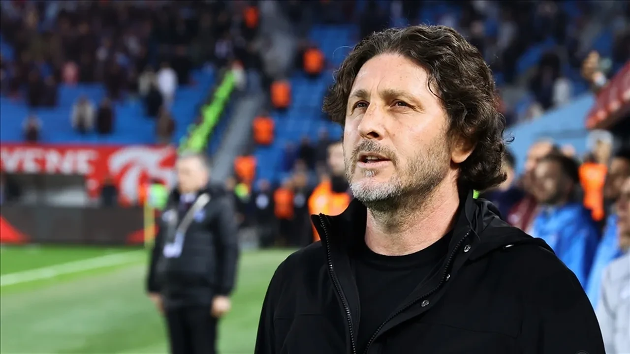 Süper Lig'de derbi heyecanı dorukta: Dev karşılaşma öncesi eksikler dikkat çekti! İşte Trabzonspor-Fenerbahçe maçının muhtemel 11'leri