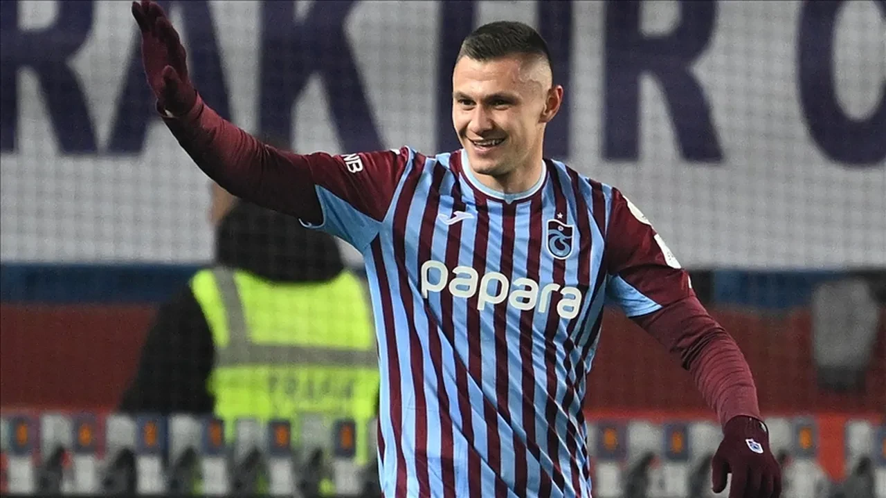 Süper Lig'de derbi heyecanı dorukta: Dev karşılaşma öncesi eksikler dikkat çekti! İşte Trabzonspor-Fenerbahçe maçının muhtemel 11'leri