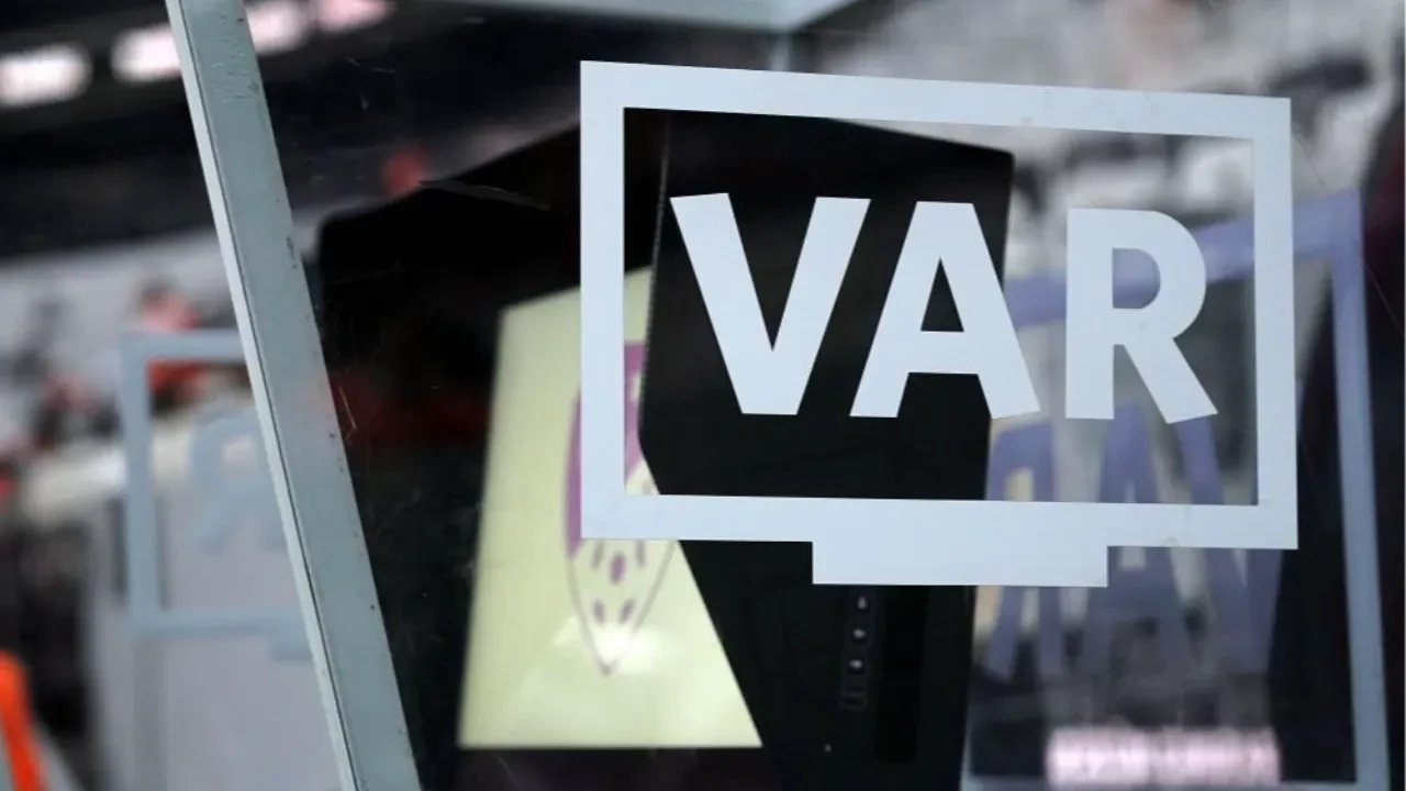 Trabzonspor-Fenerbahçe derbisinin VAR hakemi belli oldu!